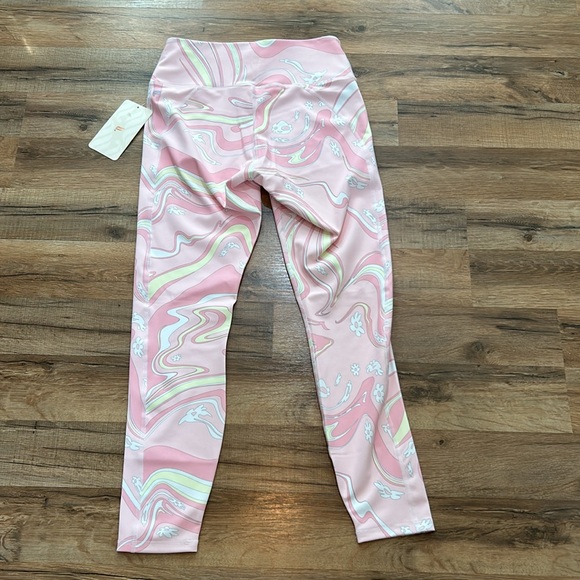 FABLETICS WOMENS HIGH WAISTED SOLID 7/8 LEGGINGS PINK NEW SIZE M - Picture 2 of 7